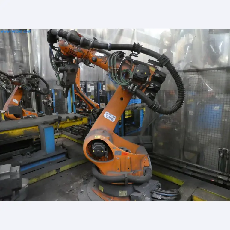 Robots, welding equipment and assembly accessories from the automotive industry-39