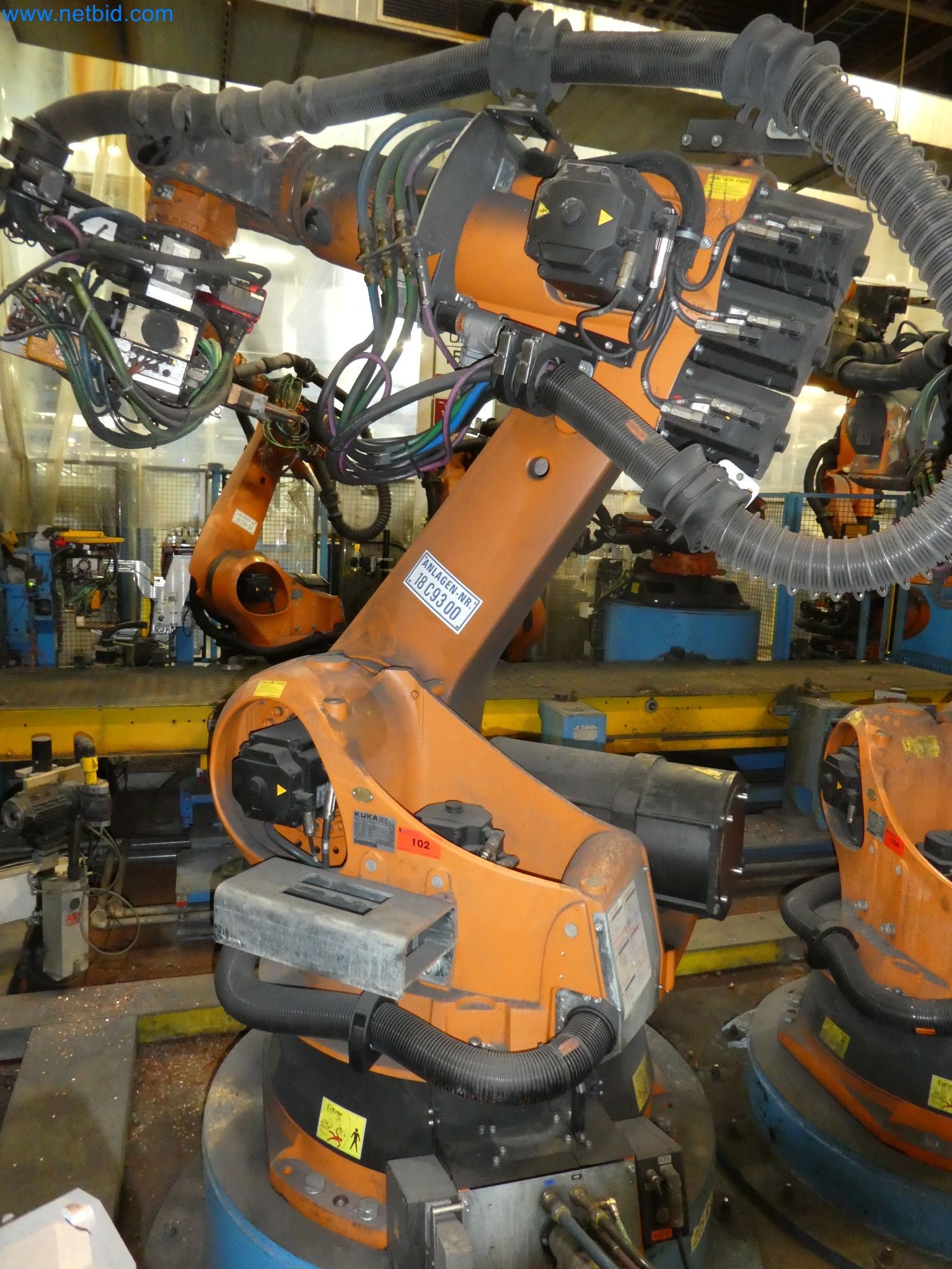 Robots, welding equipment and assembly accessories from the automotive industry-3