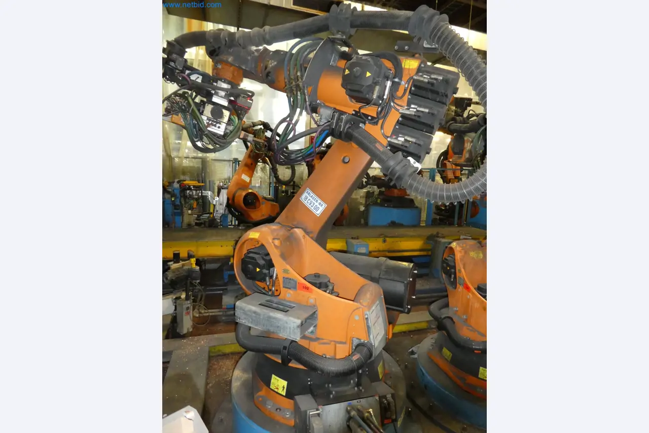 Robots, welding equipment and assembly accessories from the automotive industry-3
