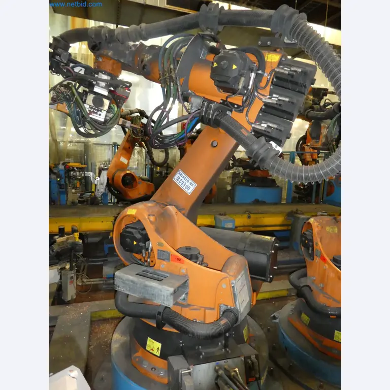 Robots, welding equipment and assembly accessories from the automotive industry-3