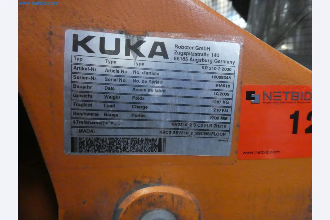 Robots, welding equipment and assembly accessories from the automotive industry-40