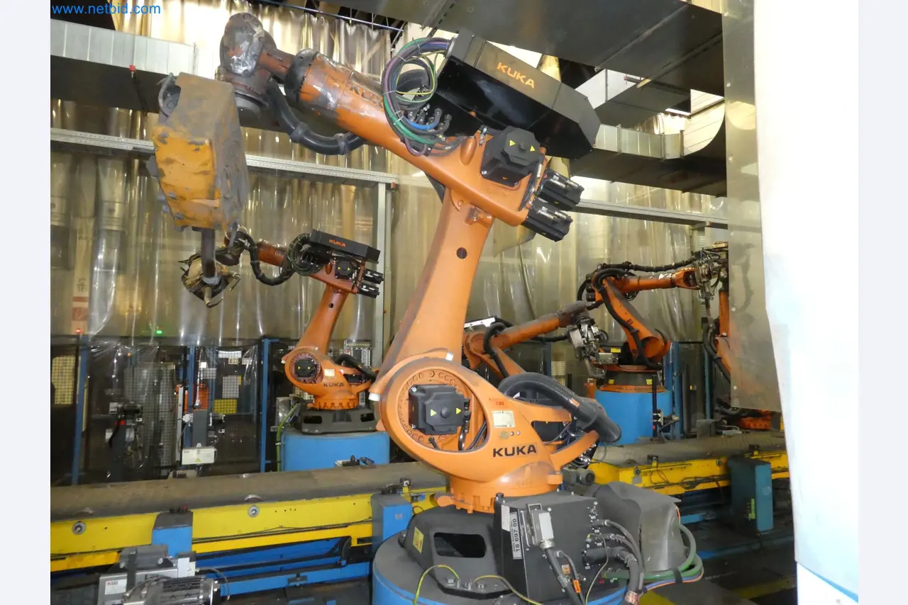 Robots, welding equipment and assembly accessories from the automotive industry-42