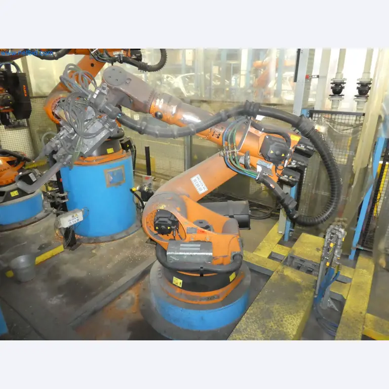 Robots, welding equipment and assembly accessories from the automotive industry-44