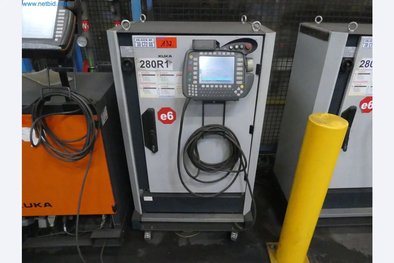 Robots, welding equipment and assembly accessories from the automotive industry-53