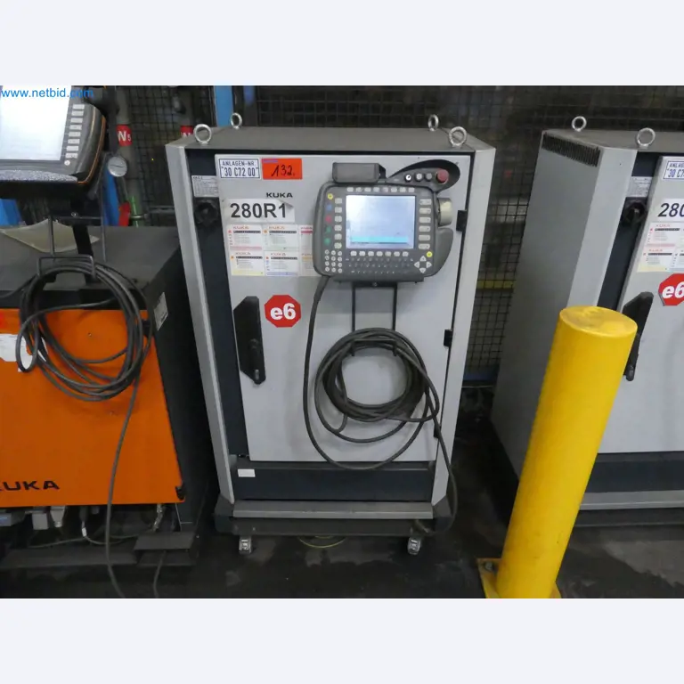 Robots, welding equipment and assembly accessories from the automotive industry-53