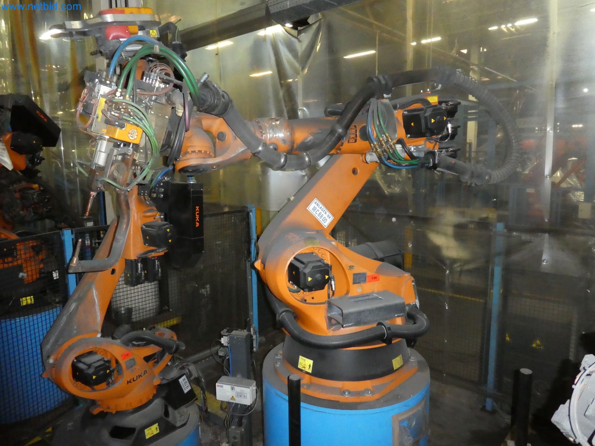 Robots, welding equipment and assembly accessories from the automotive industry-54