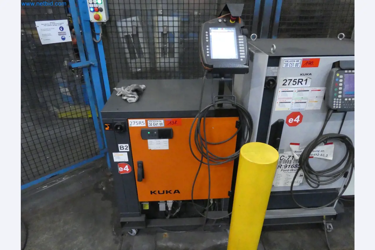 Robots, welding equipment and assembly accessories from the automotive industry-57