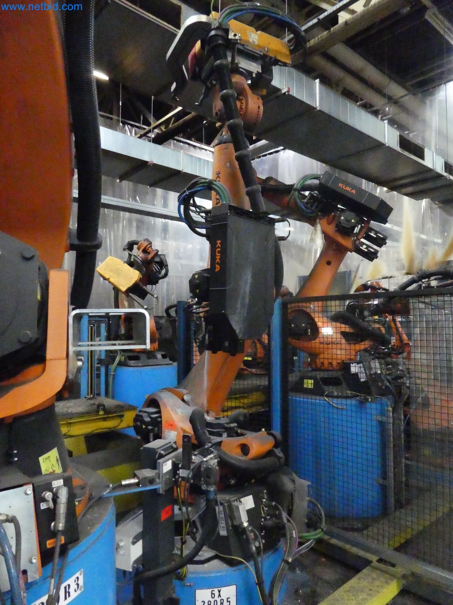 Robots, welding equipment and assembly accessories from the automotive industry-58