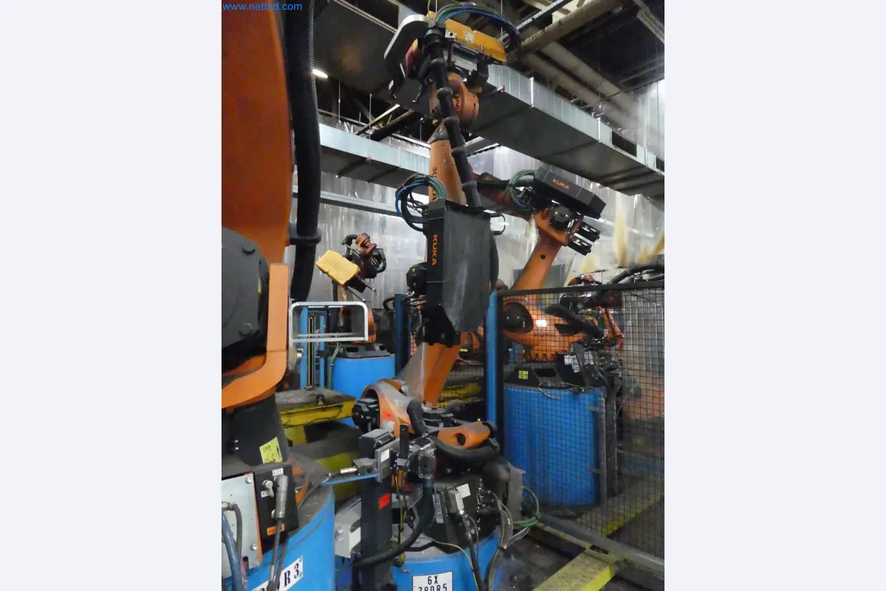 Robots, welding equipment and assembly accessories from the automotive industry-58
