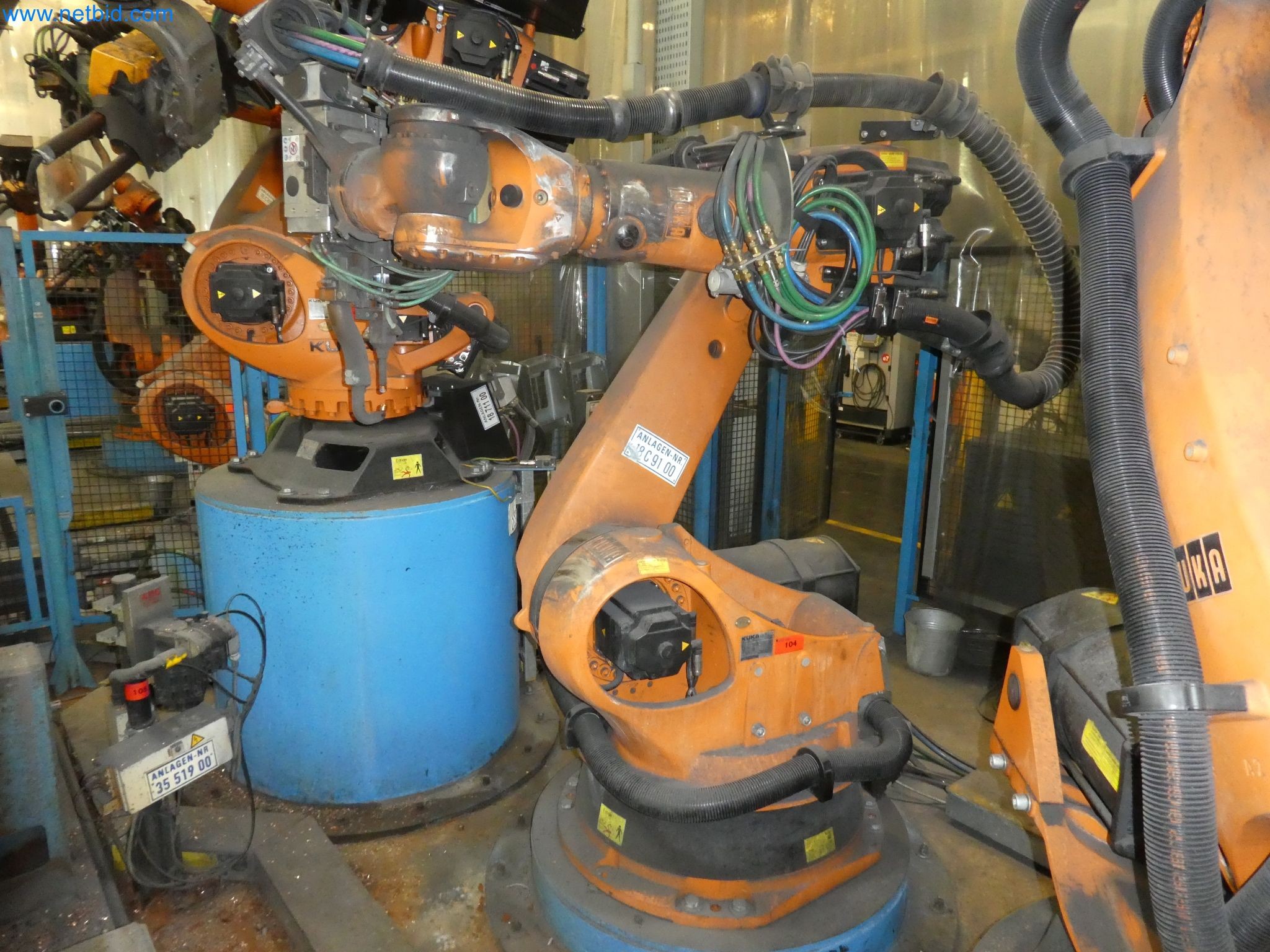Robots, welding equipment and assembly accessories from the automotive industry-5