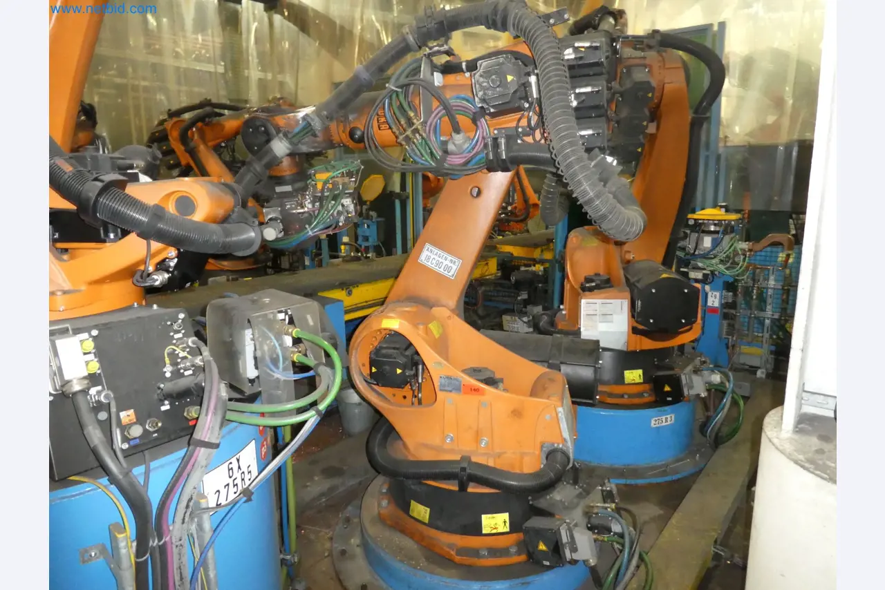 Robots, welding equipment and assembly accessories from the automotive industry-60