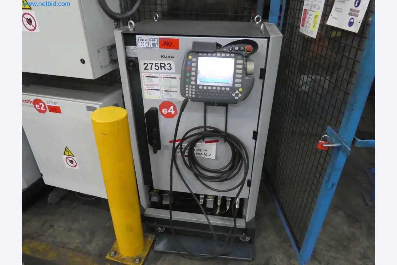 Robots, welding equipment and assembly accessories from the automotive industry-64