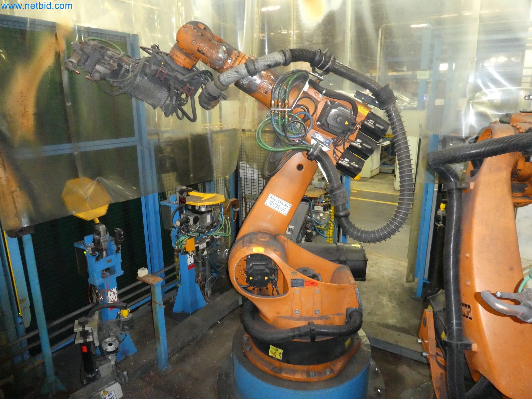 Robots, welding equipment and assembly accessories from the automotive industry-65