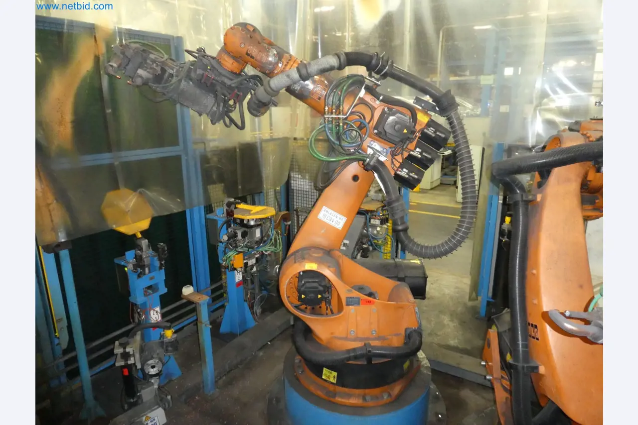 Robots, welding equipment and assembly accessories from the automotive industry-65
