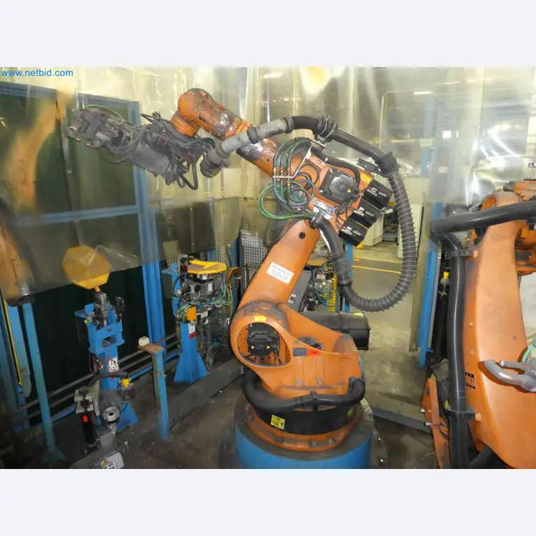 Robots, welding equipment and assembly accessories from the automotive industry-65