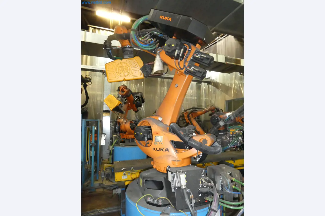 Robots, welding equipment and assembly accessories from the automotive industry-66