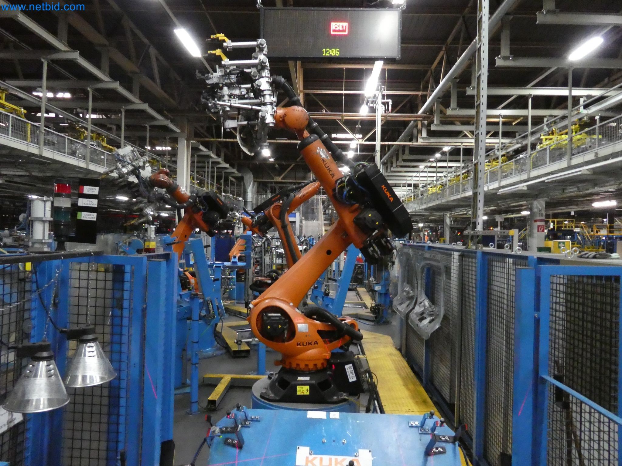 Robots, welding equipment and assembly accessories from the automotive industry-67