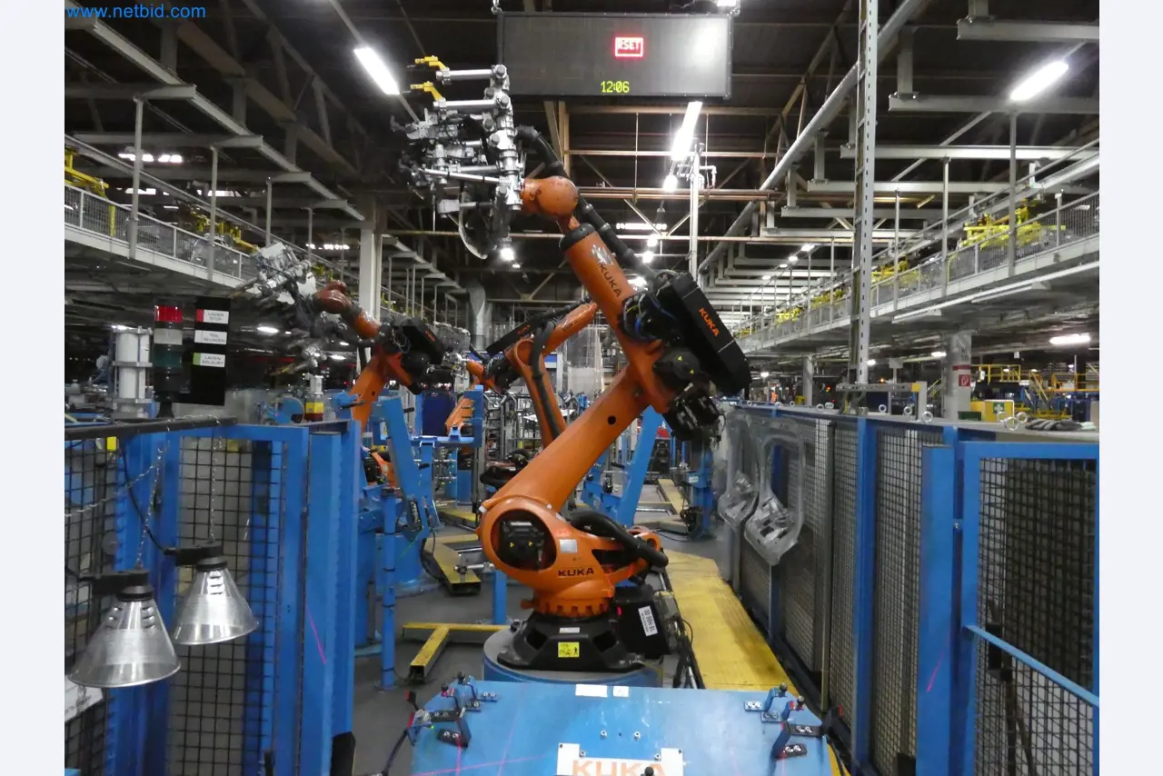 Robots, welding equipment and assembly accessories from the automotive industry-67