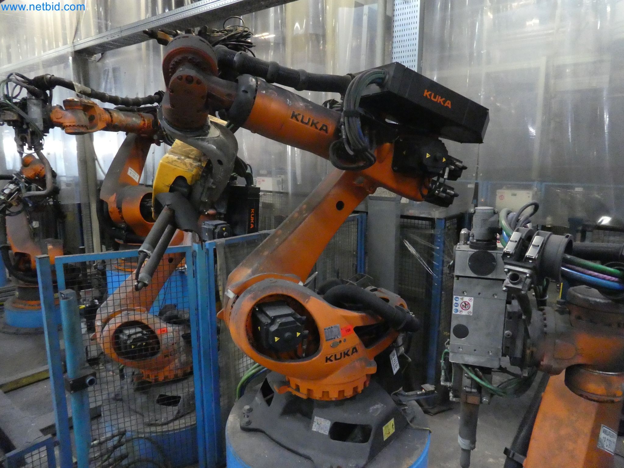 Robots, welding equipment and assembly accessories from the automotive industry-6