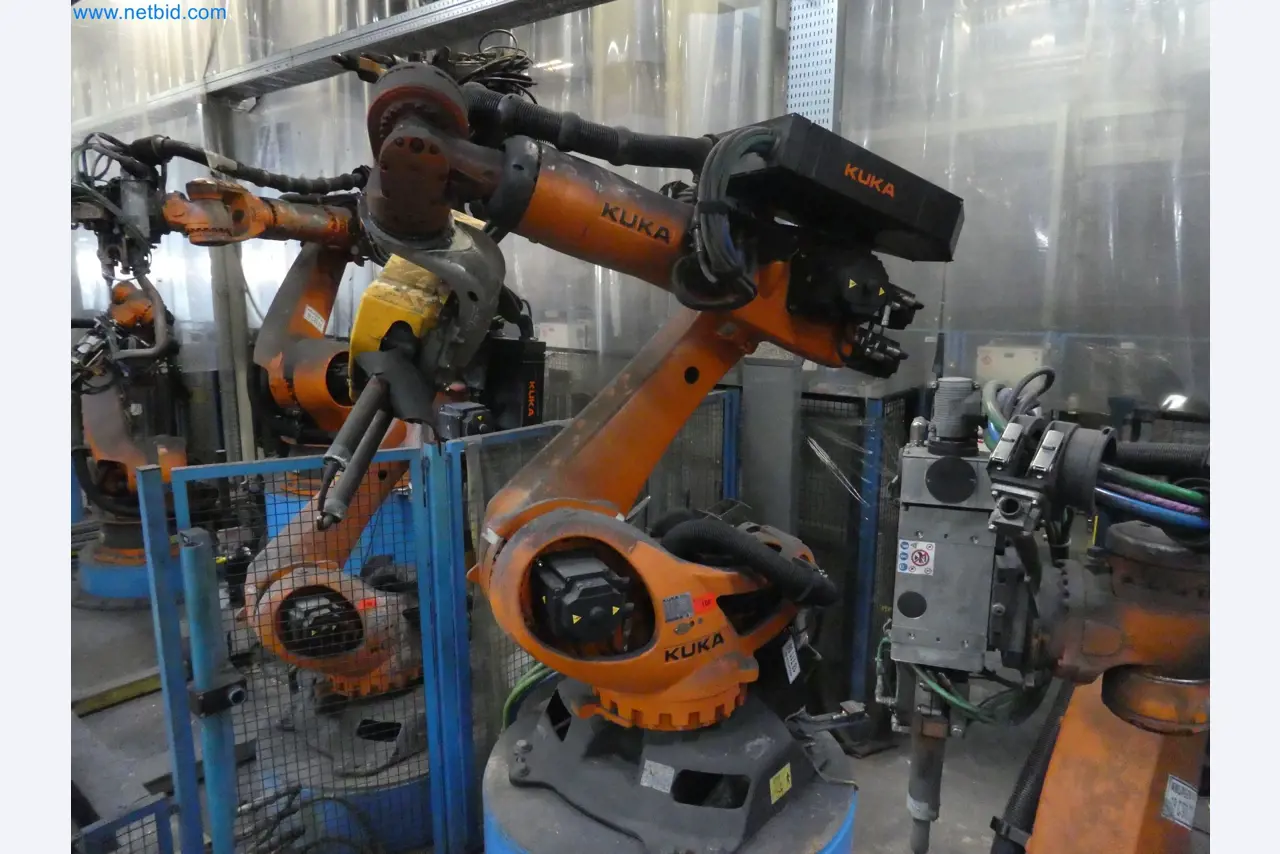 Robots, welding equipment and assembly accessories from the automotive industry-6