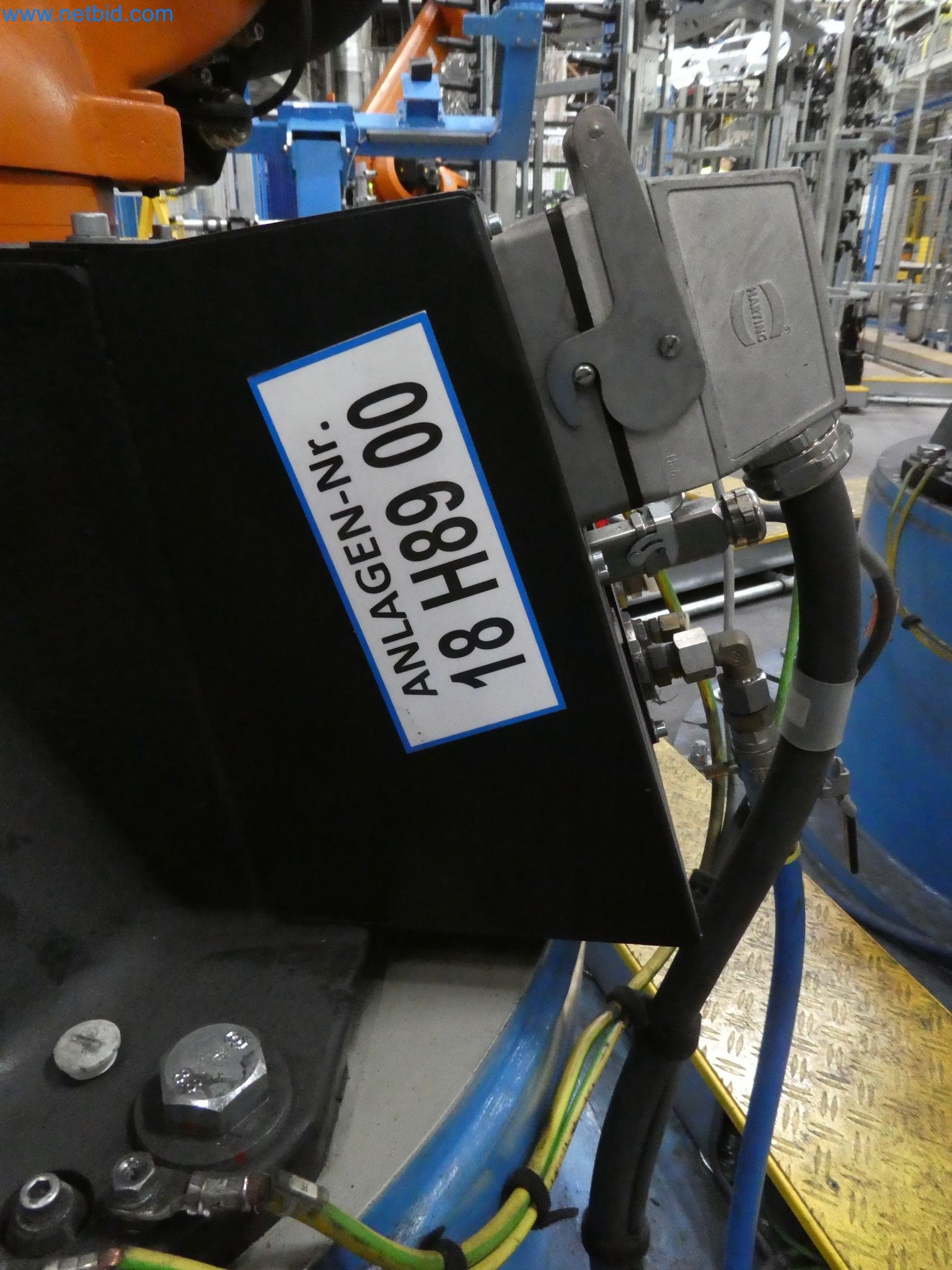 Robots, welding equipment and assembly accessories from the automotive industry-74