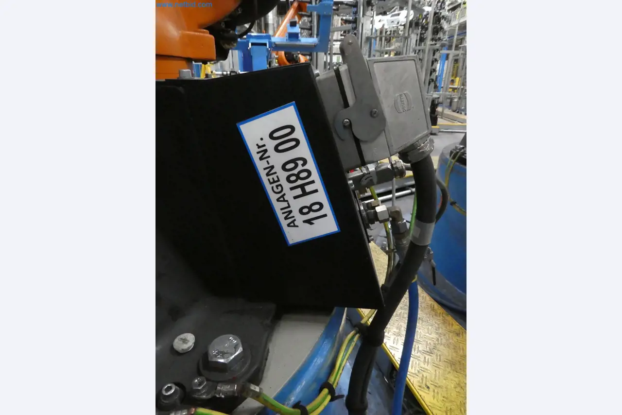 Robots, welding equipment and assembly accessories from the automotive industry-74