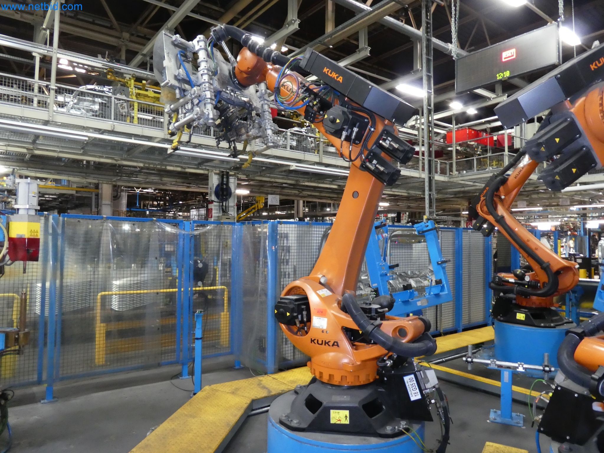Robots, welding equipment and assembly accessories from the automotive industry-77