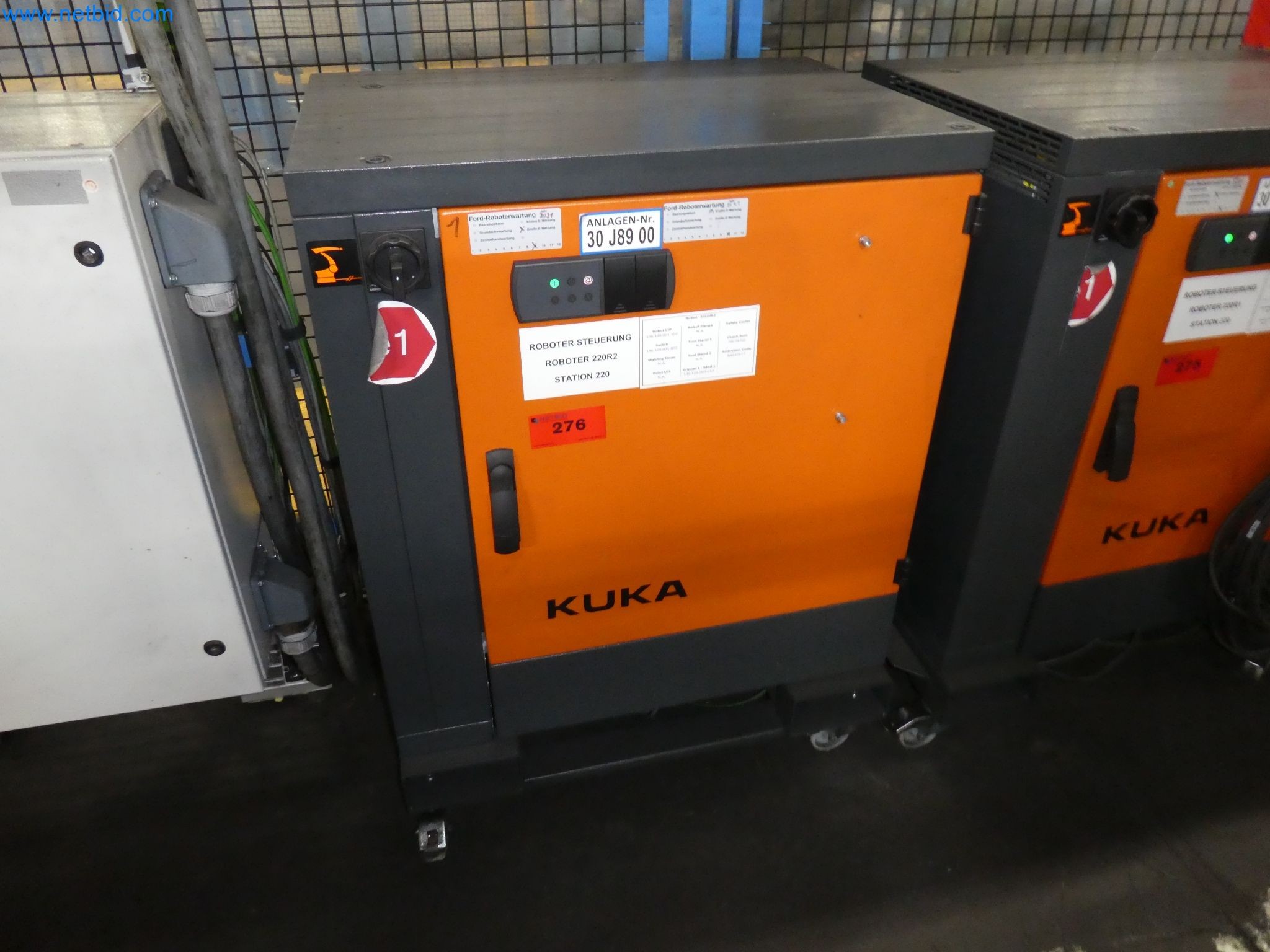 Robots, welding equipment and assembly accessories from the automotive industry-78