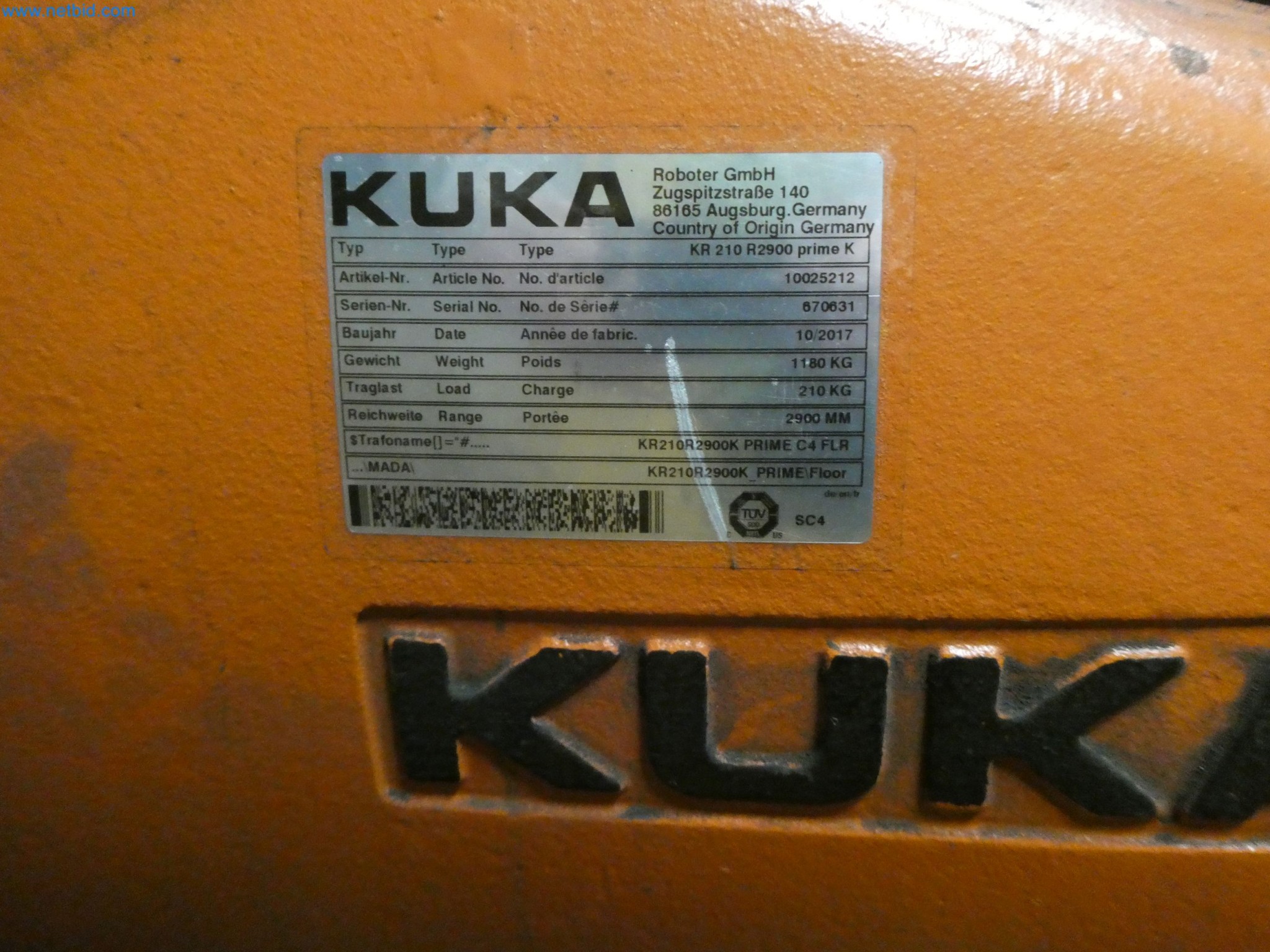 Robots, welding equipment and assembly accessories from the automotive industry-82