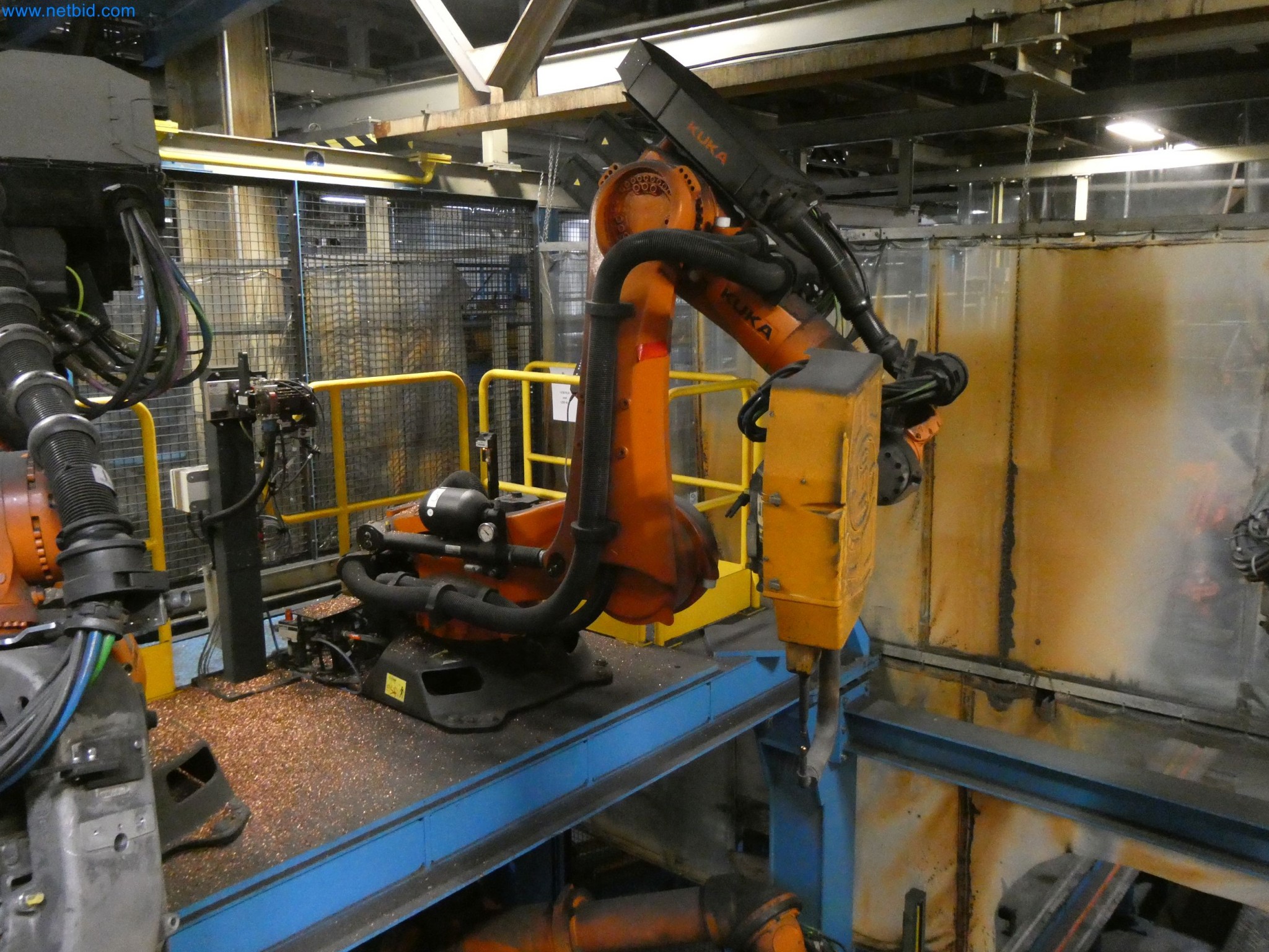 Robots, welding equipment and assembly accessories from the automotive industry-83