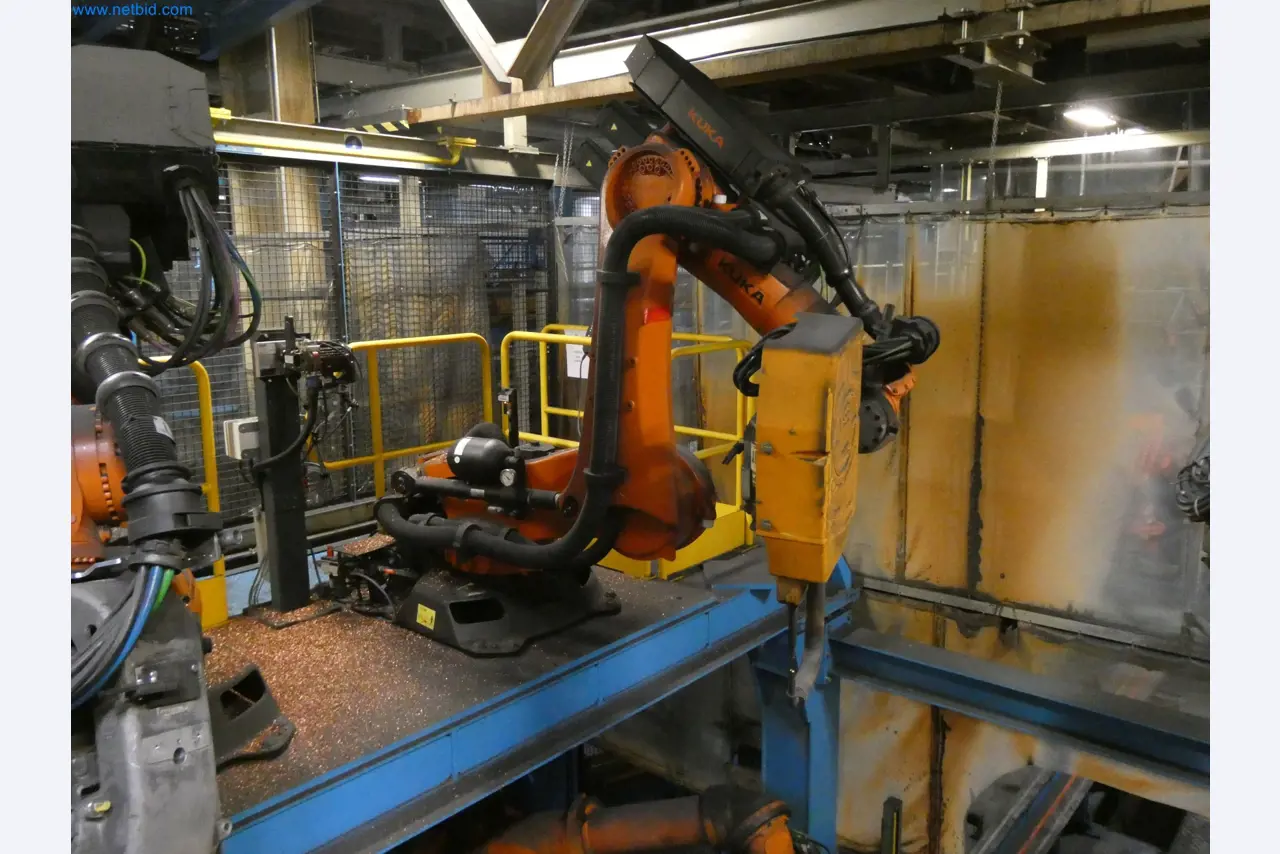 Robots, welding equipment and assembly accessories from the automotive industry-83