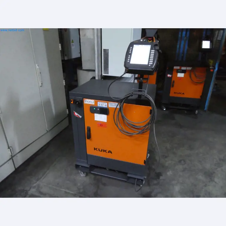 Robots, welding equipment and assembly accessories from the automotive industry-84