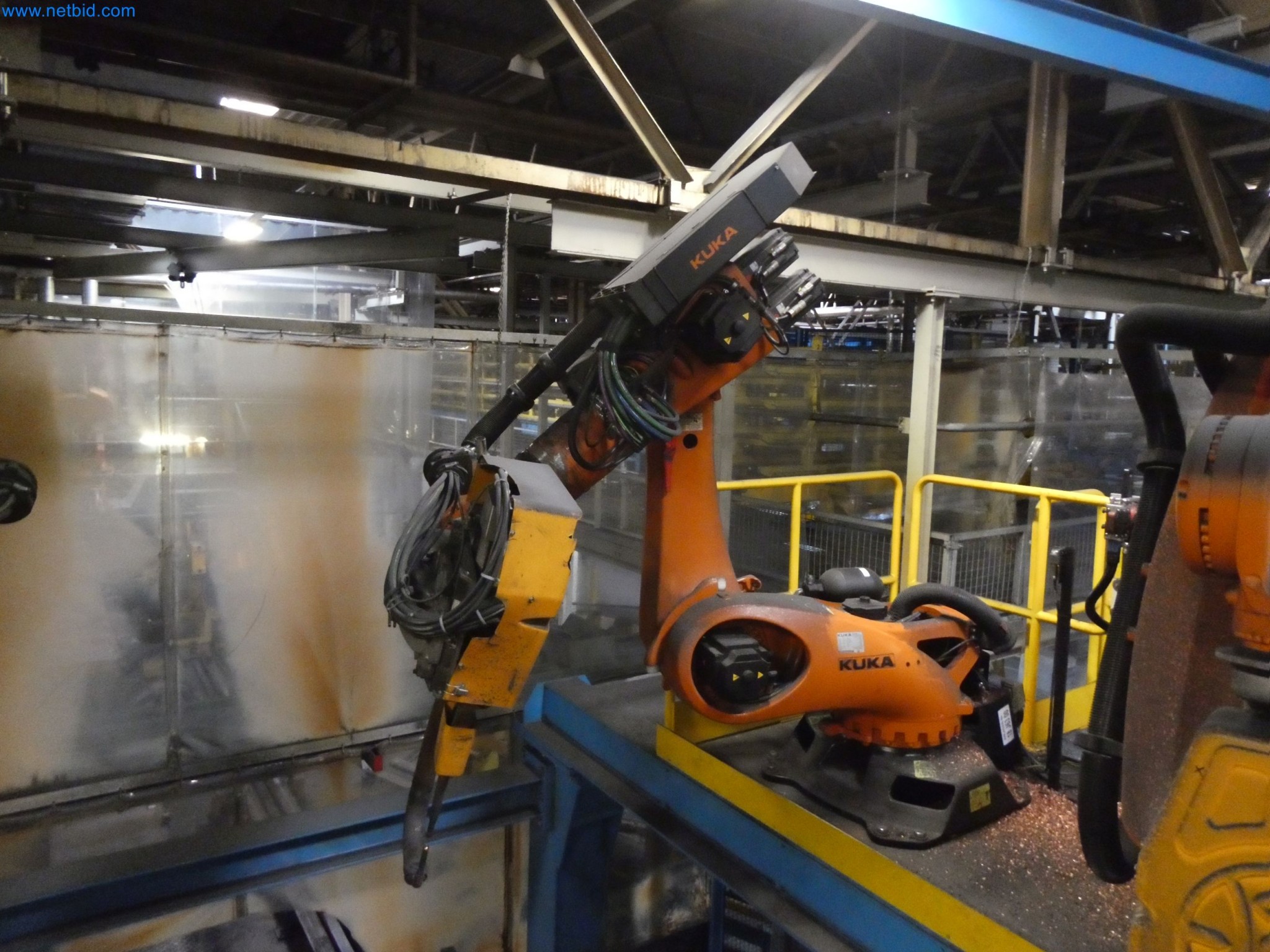 Robots, welding equipment and assembly accessories from the automotive industry-85