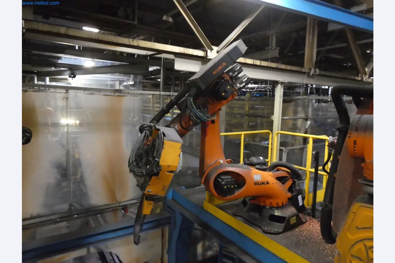 Robots, welding equipment and assembly accessories from the automotive industry-85