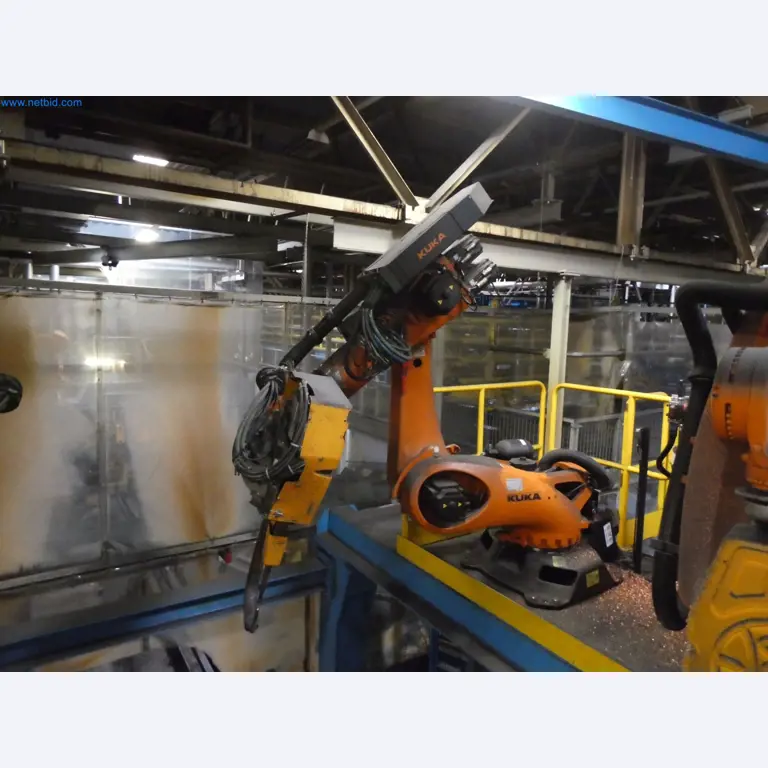 Robots, welding equipment and assembly accessories from the automotive industry-85