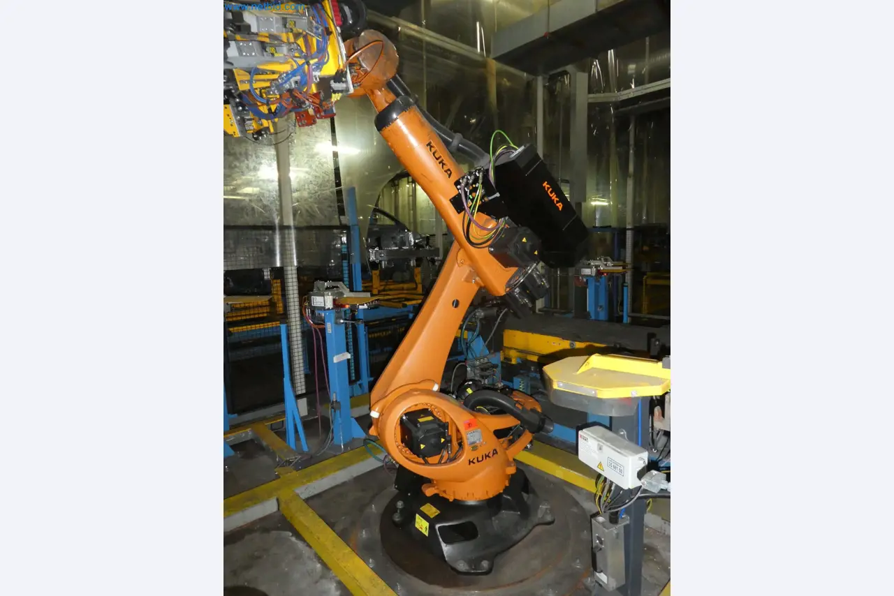 Robots, welding equipment and assembly accessories from the automotive industry-87