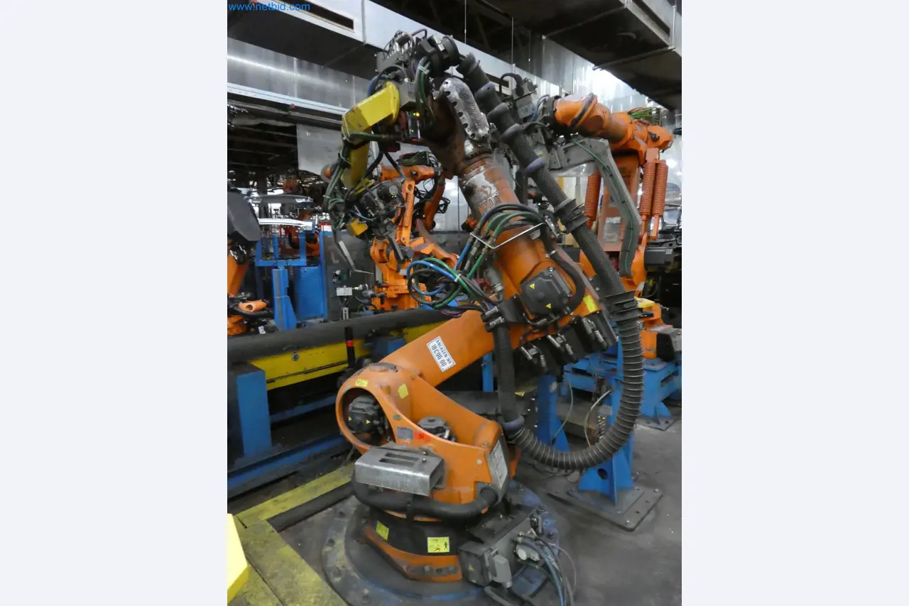 Robots, welding equipment and assembly accessories from the automotive industry-95