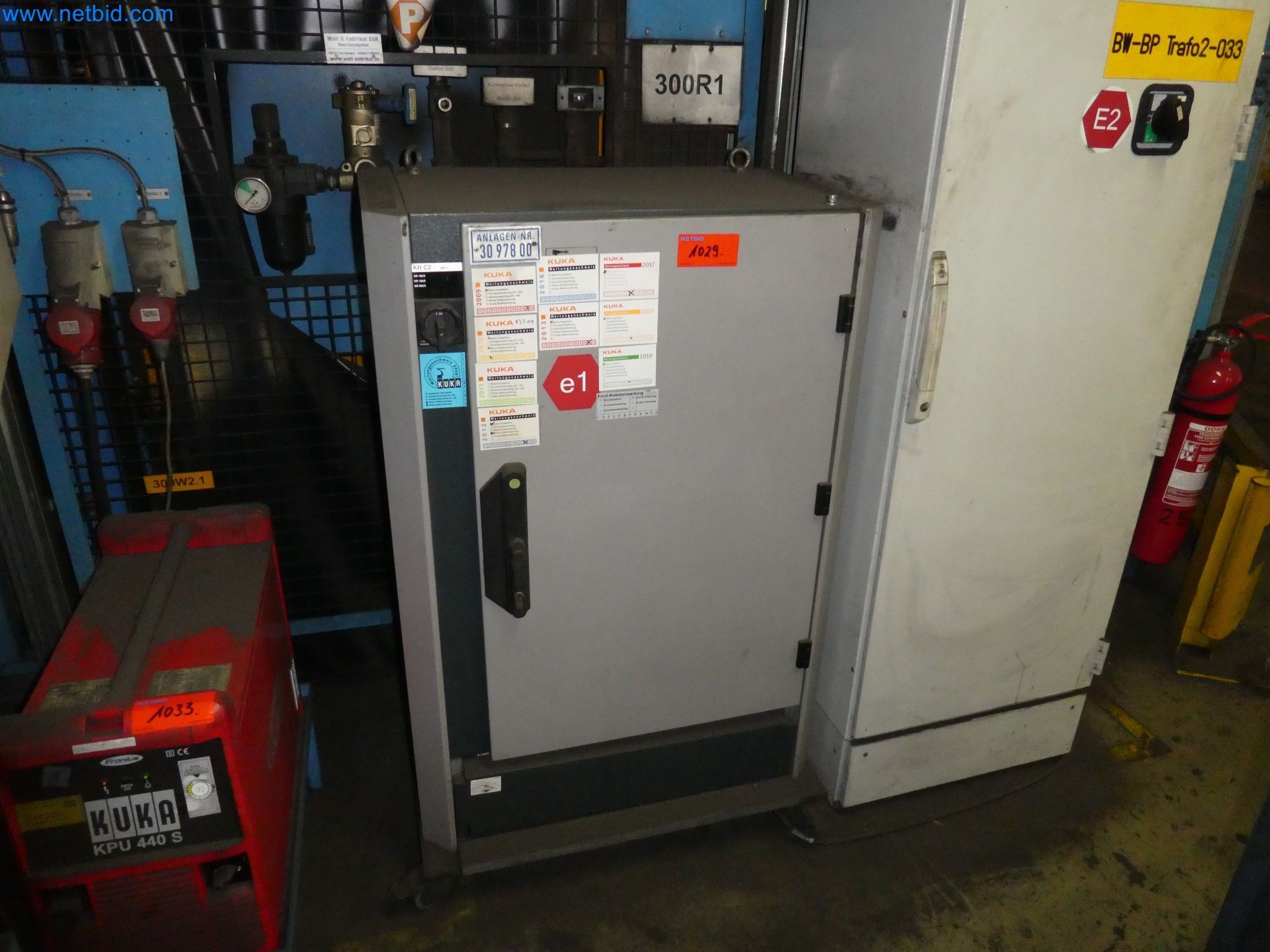 Robots, welding equipment and assembly accessories from the automotive industry-11