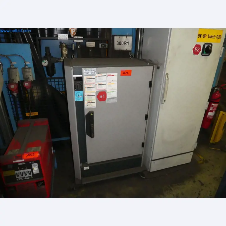 Robots, welding equipment and assembly accessories from the automotive industry-11