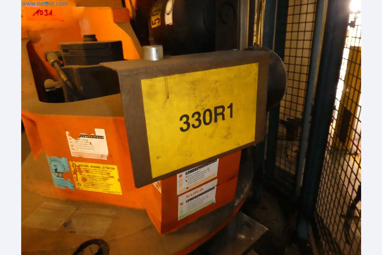 Robots, welding equipment and assembly accessories from the automotive industry-13