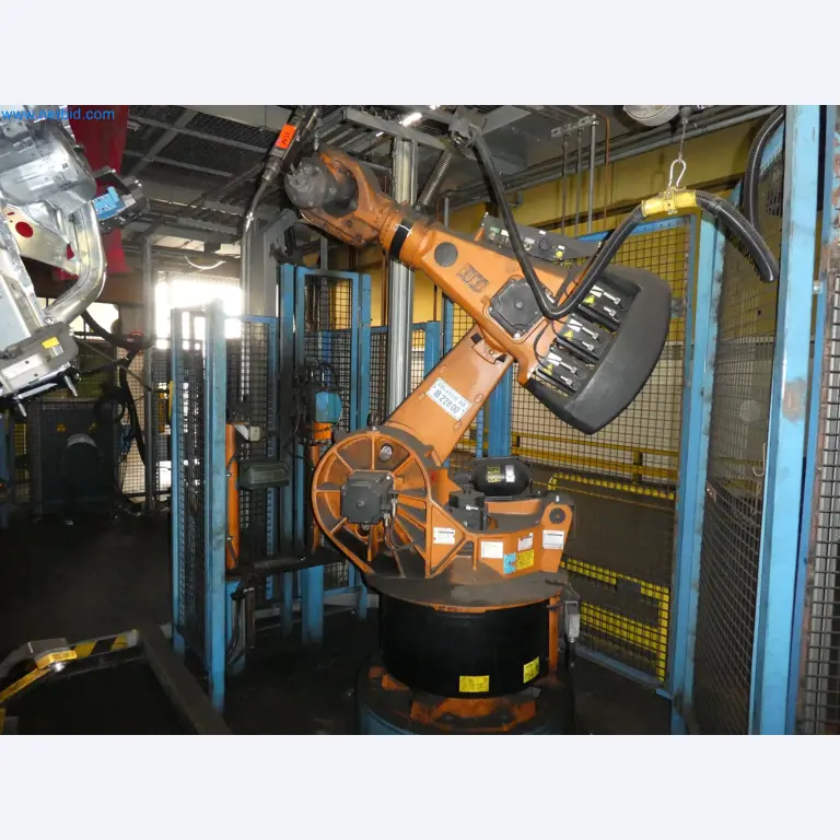 Robots, welding equipment and assembly accessories from the automotive industry-14