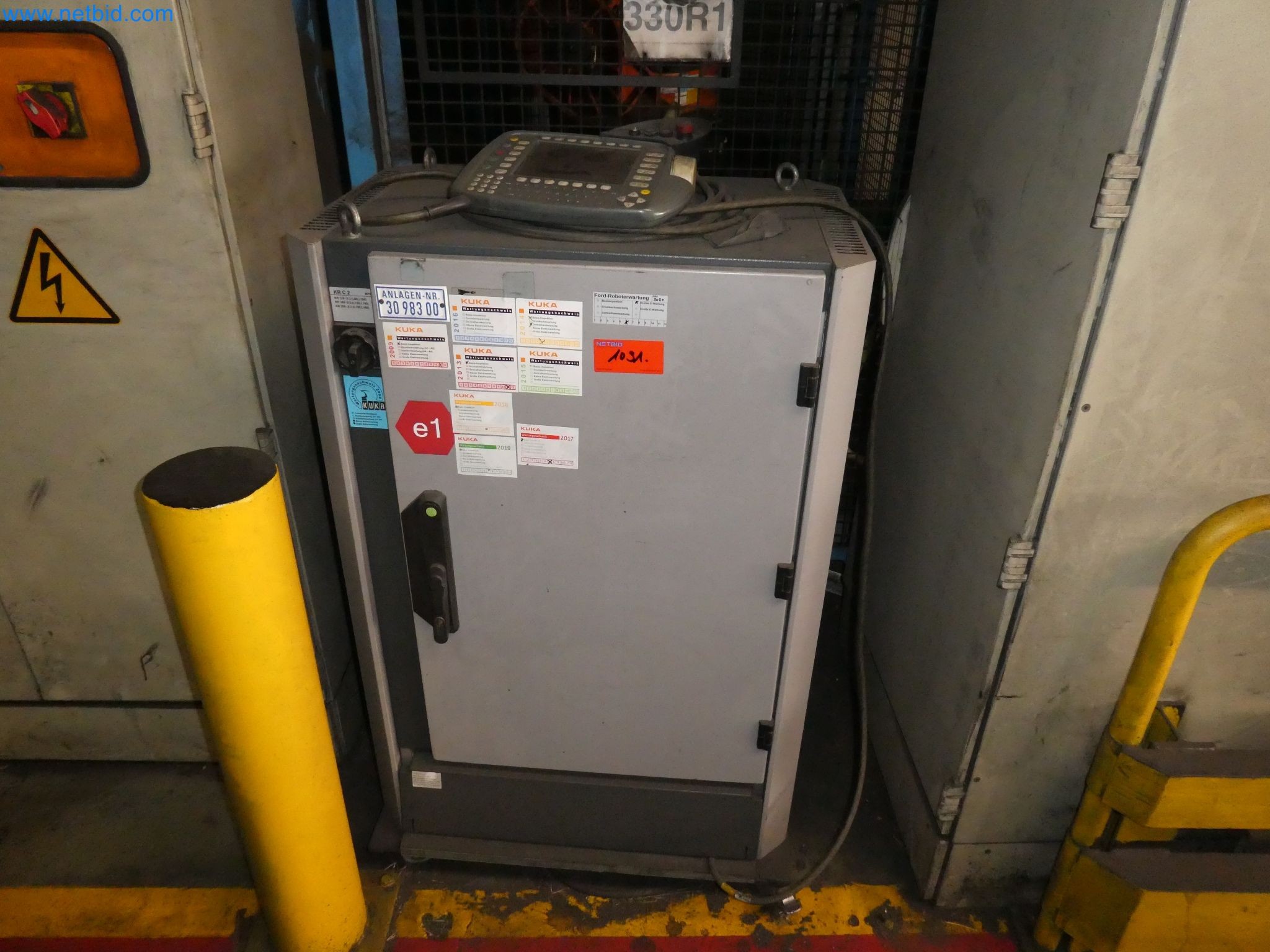 Robots, welding equipment and assembly accessories from the automotive industry-16