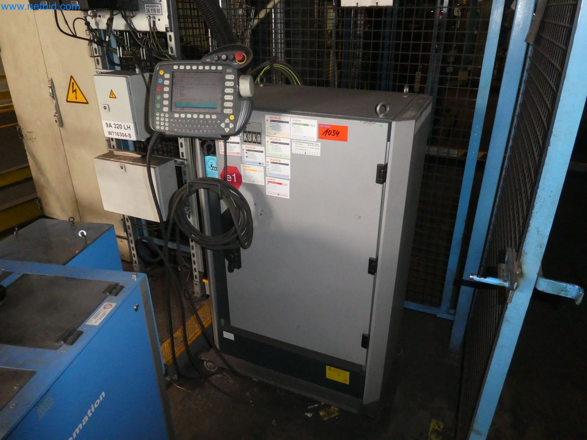 Robots, welding equipment and assembly accessories from the automotive industry-17