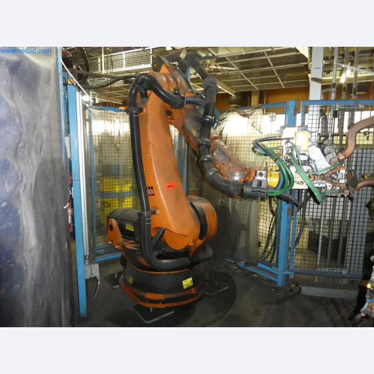 Robots, welding equipment and assembly accessories from the automotive industry-20