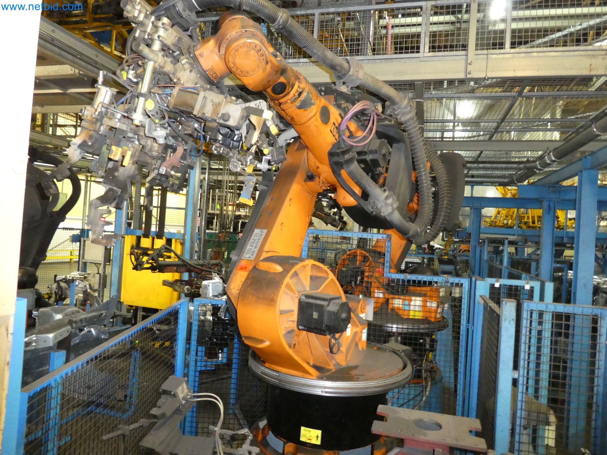 Robots, welding equipment and assembly accessories from the automotive industry-22