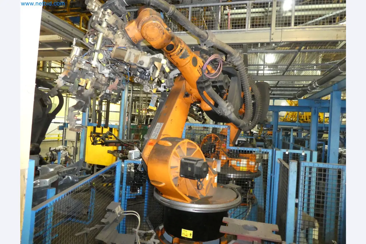 Robots, welding equipment and assembly accessories from the automotive industry-22