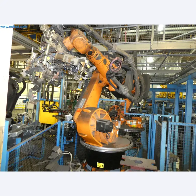 Robots, welding equipment and assembly accessories from the automotive industry-22