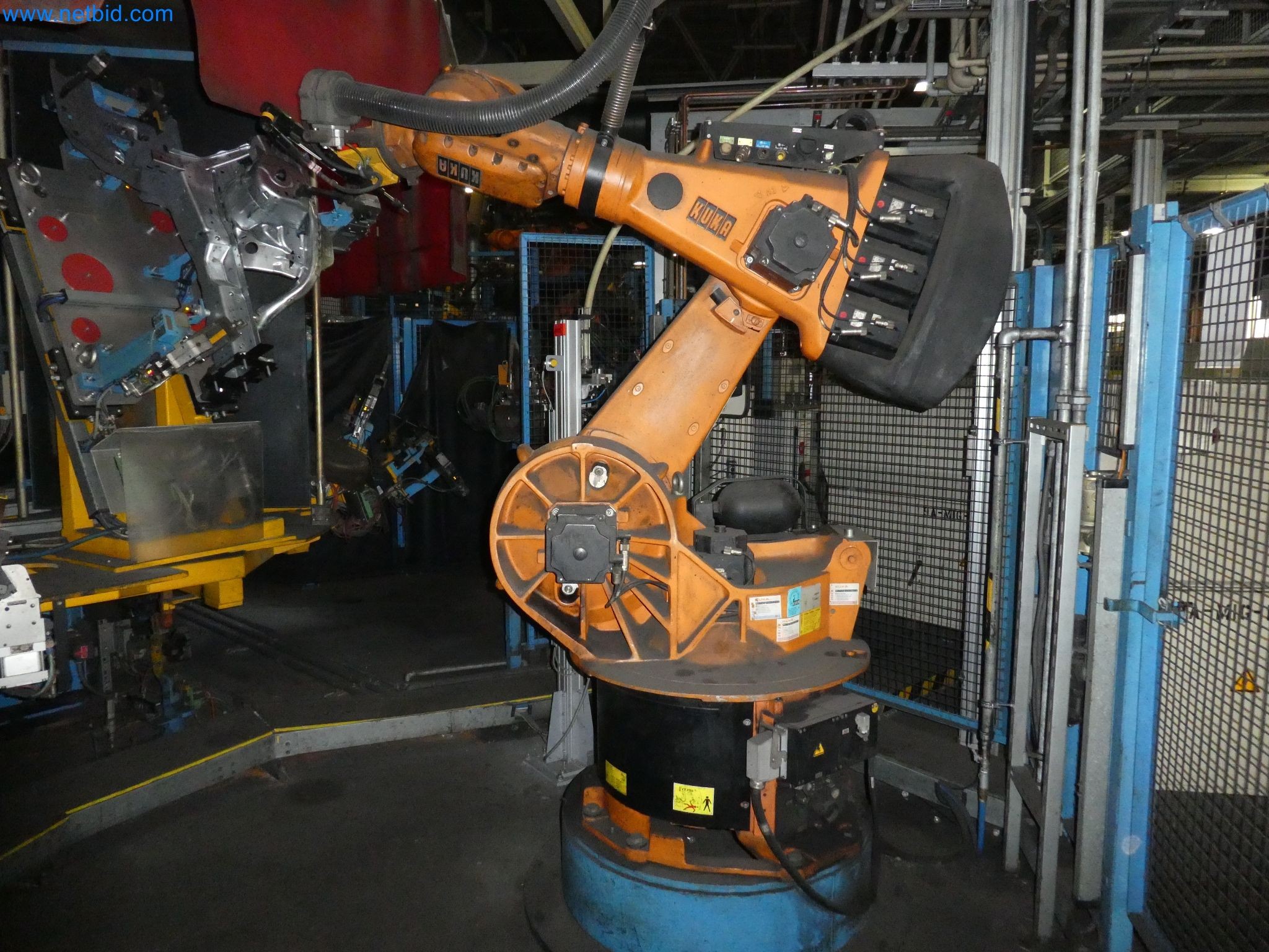 Robots, welding equipment and assembly accessories from the automotive industry-23