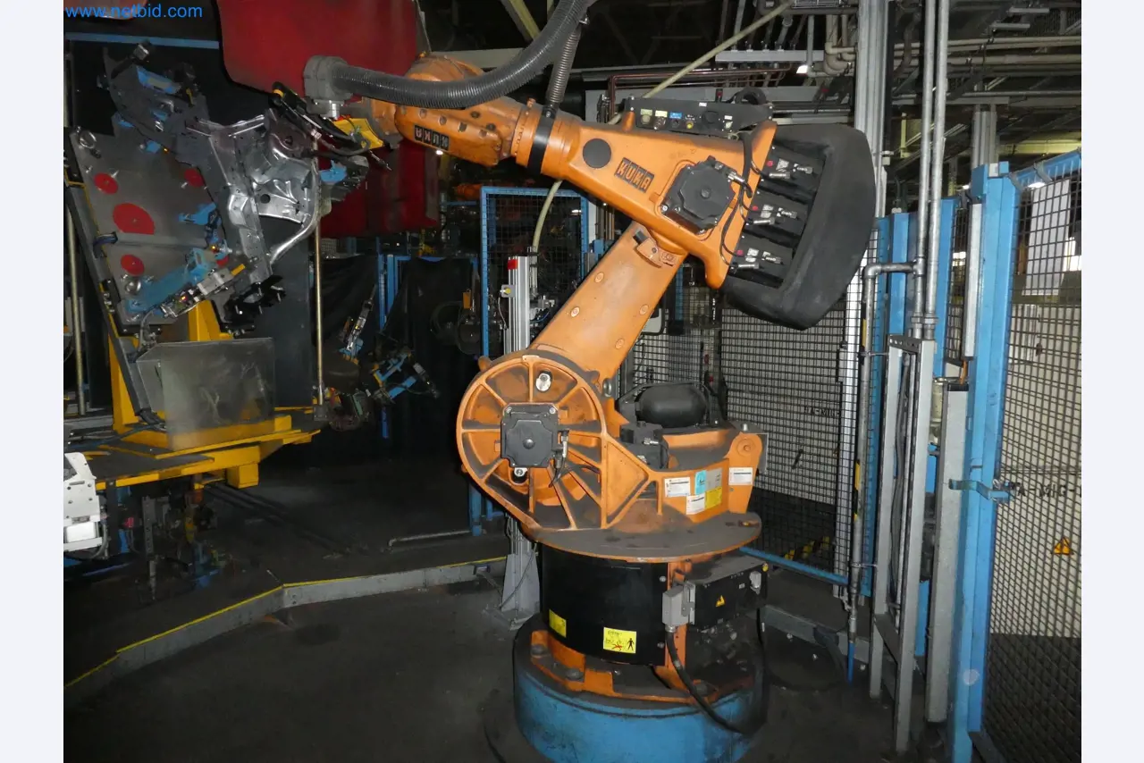 Robots, welding equipment and assembly accessories from the automotive industry-23