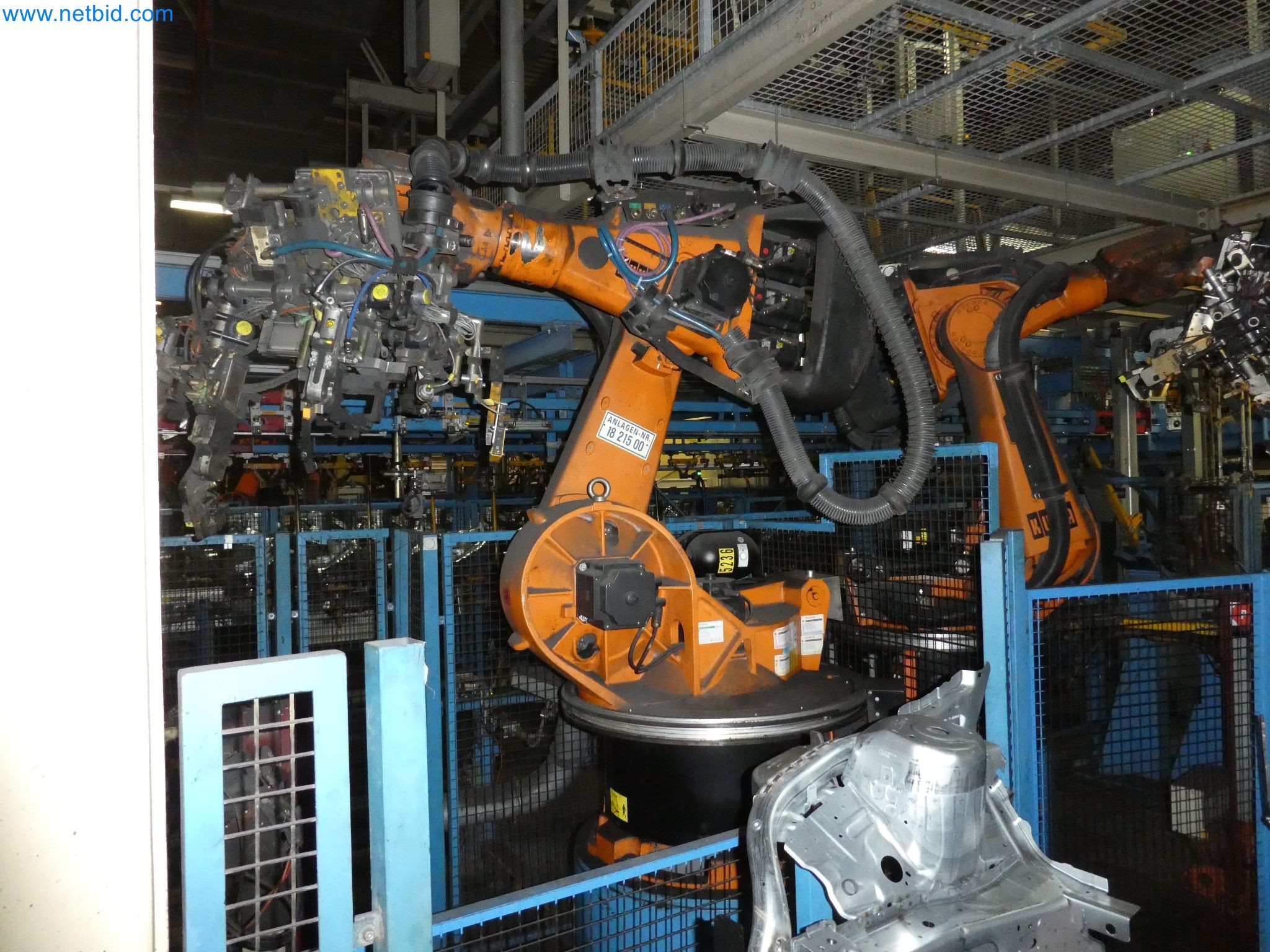 Robots, welding equipment and assembly accessories from the automotive industry-28